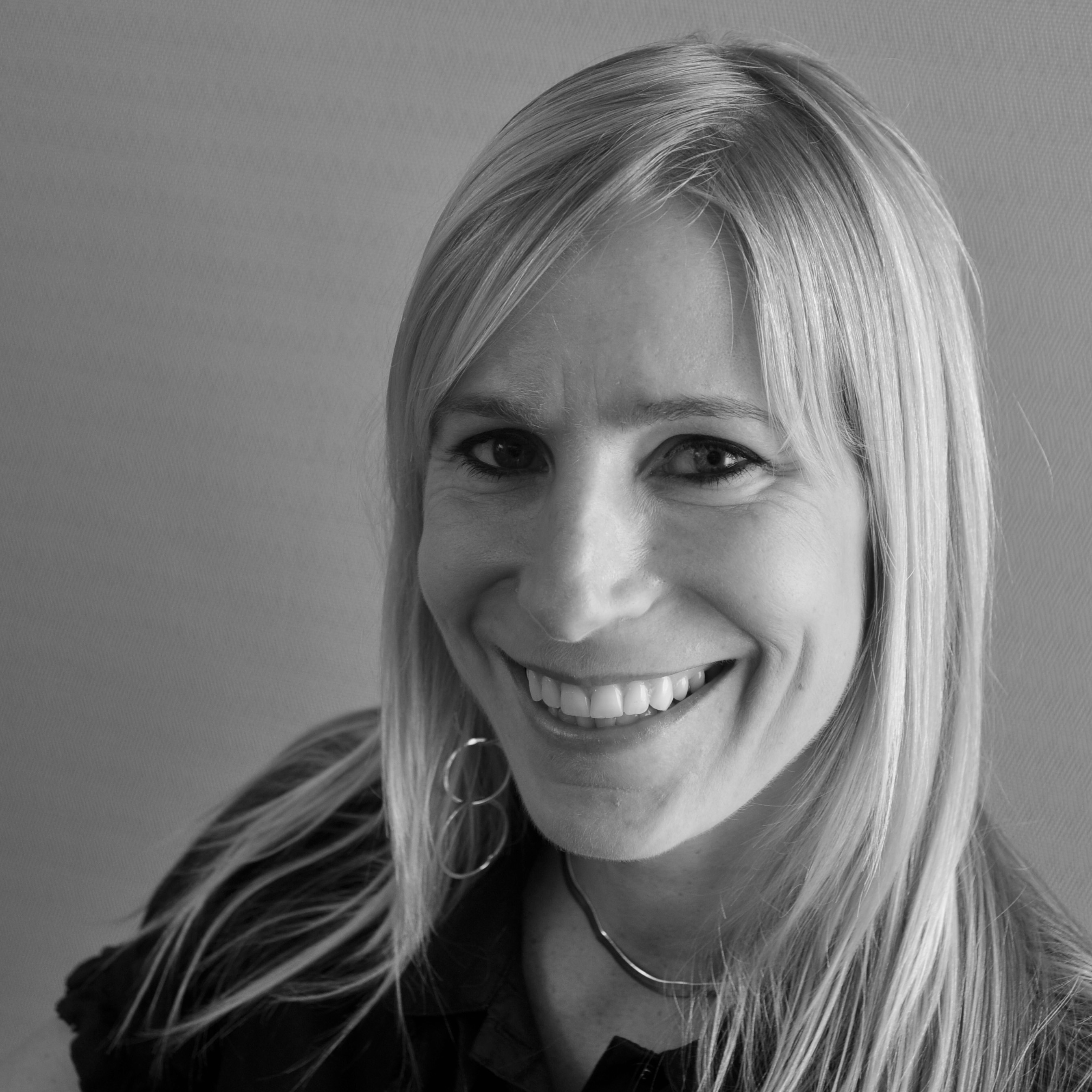 Headshot of Cordula Roser Gray