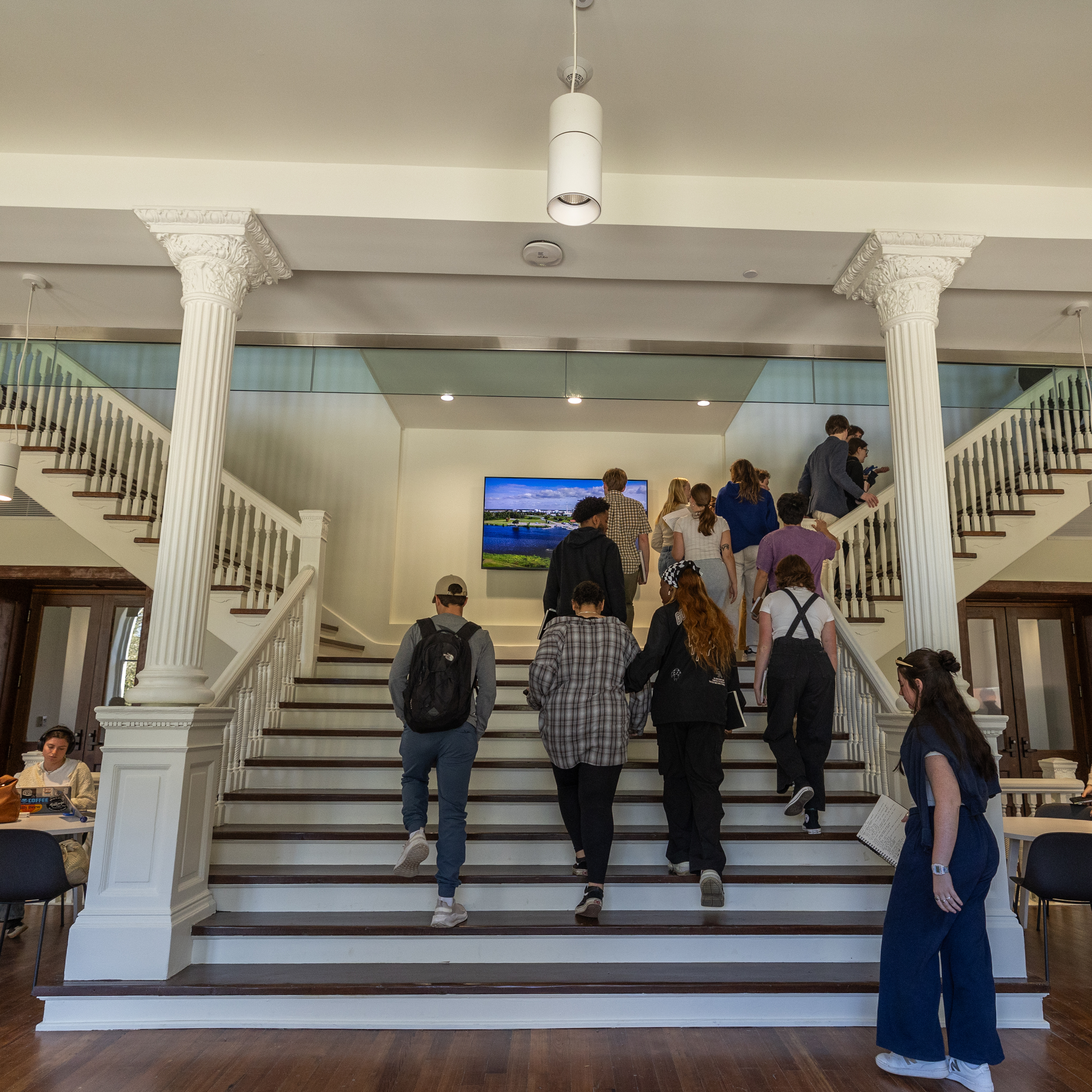 Picture of RMH 2nd floor lobby