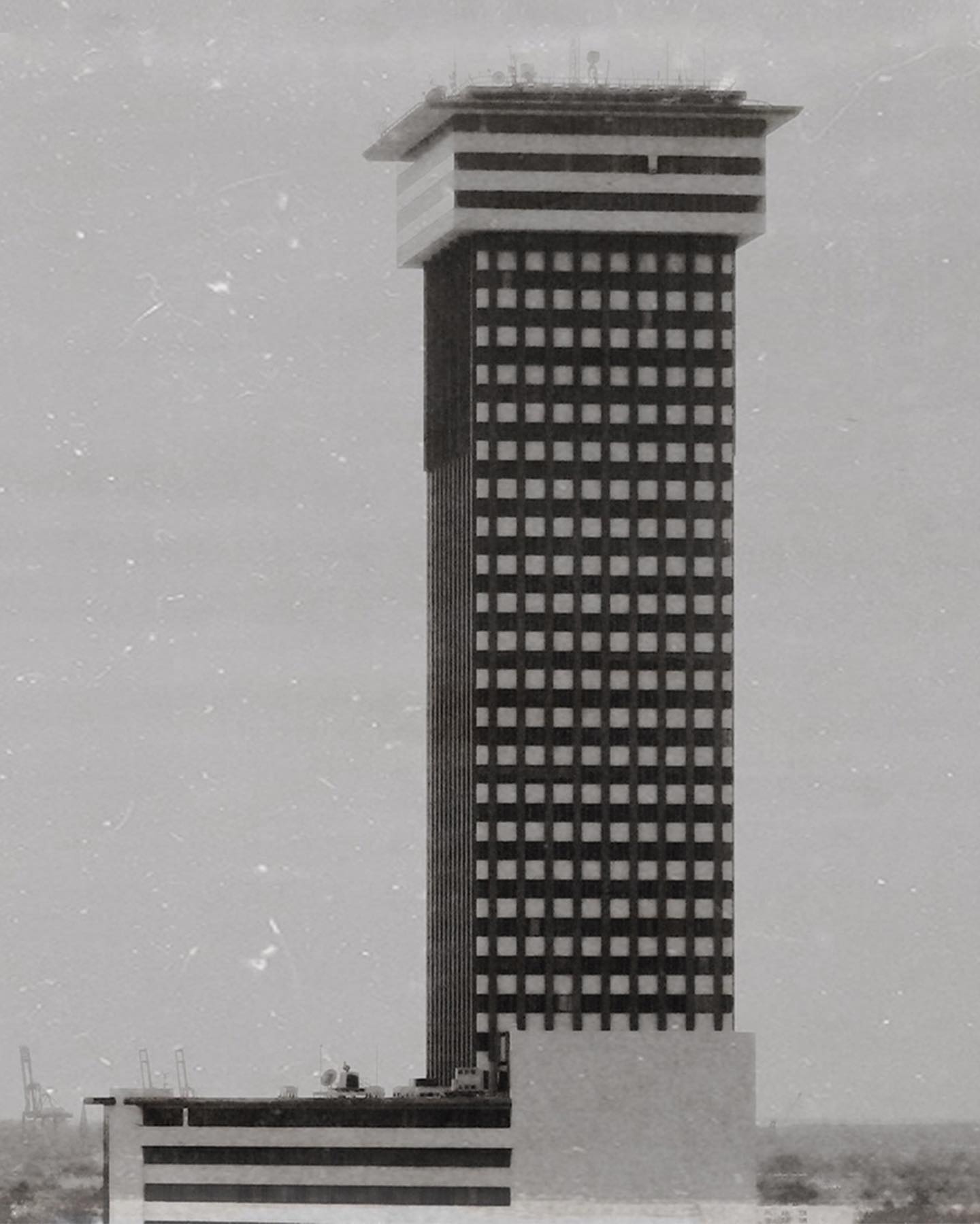 An image of Plaza Tower in New Orleans shortly after its construction