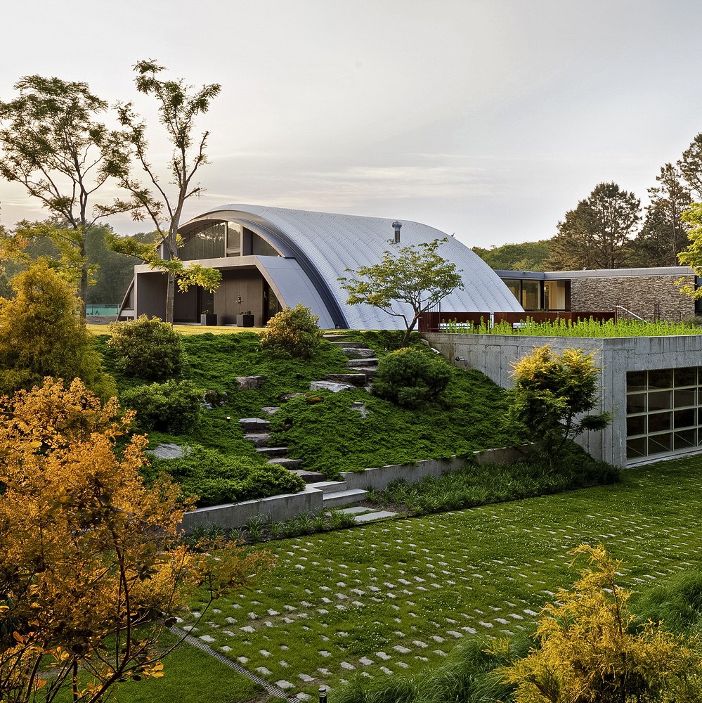 Maziar Behrooz (M.Arch '85), founder of MB Architecture and member of the TuSA Dean's Advisory Council, is the recipient of this year's Inaugural Angela O'Byrne Alumni Award. 