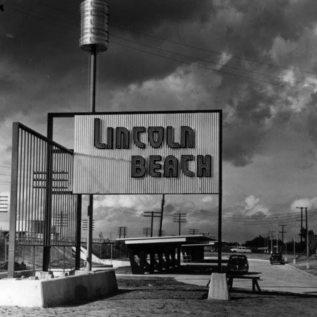 picture of lincoln beach decades ago in black and white