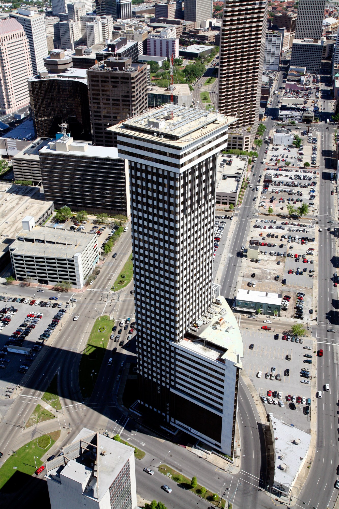 1001 Howard Ave Plaza Tower