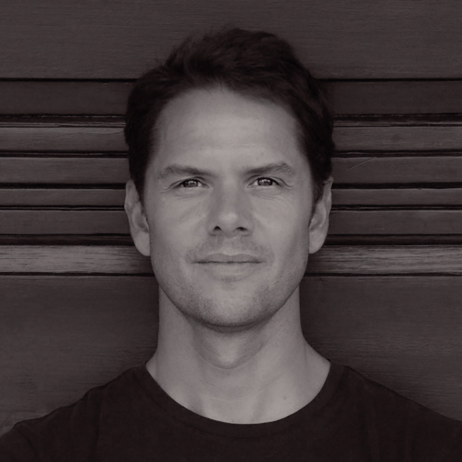 Headshot of Carlos González.